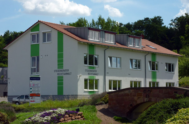 Außenansicht der Steuerkanzlei Emslander & Partner in Eisenberg (Pfalz)